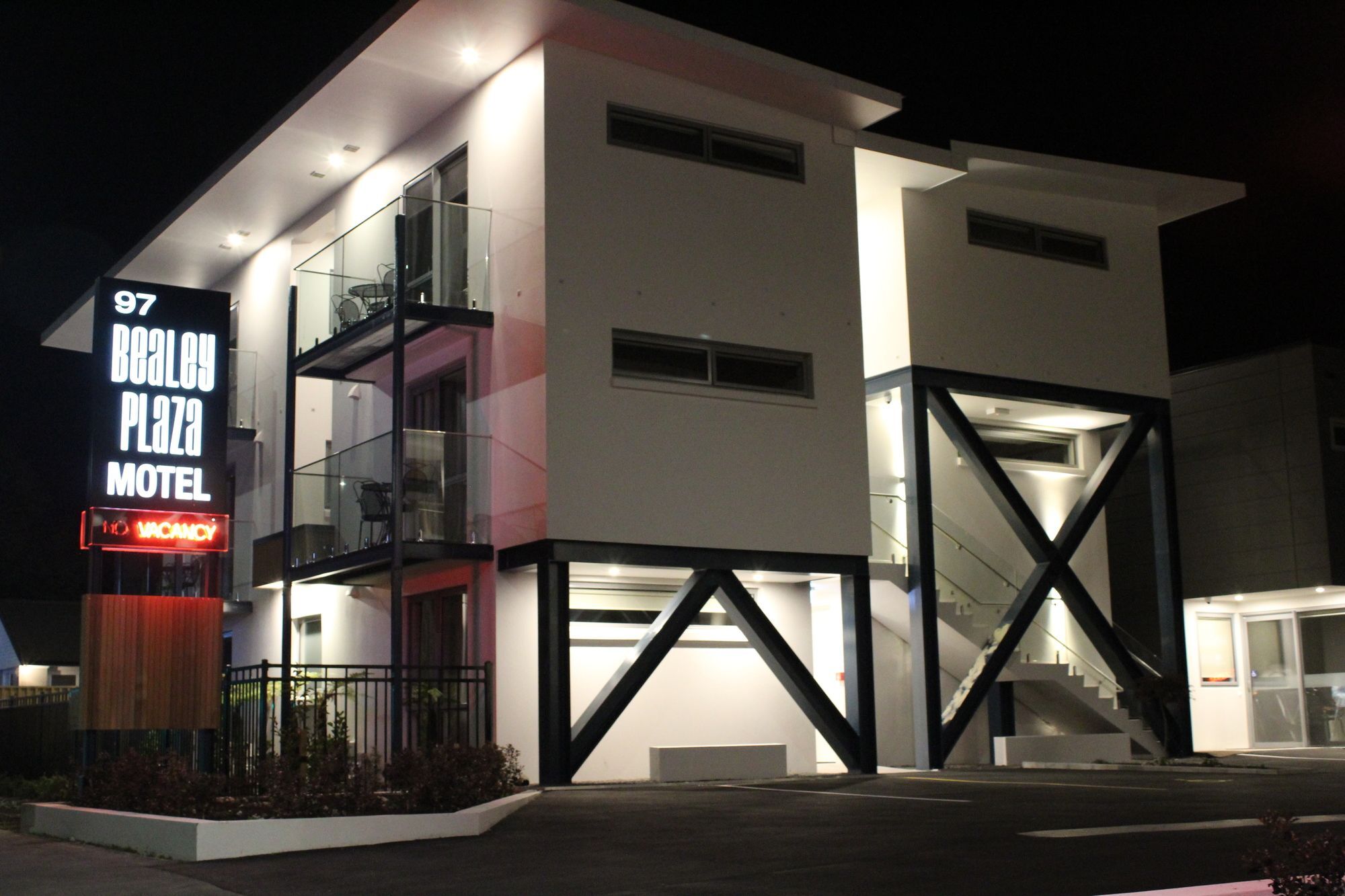 Bealey Plaza Motel Christchurch Luaran gambar The Beacon Plaza Motel at night