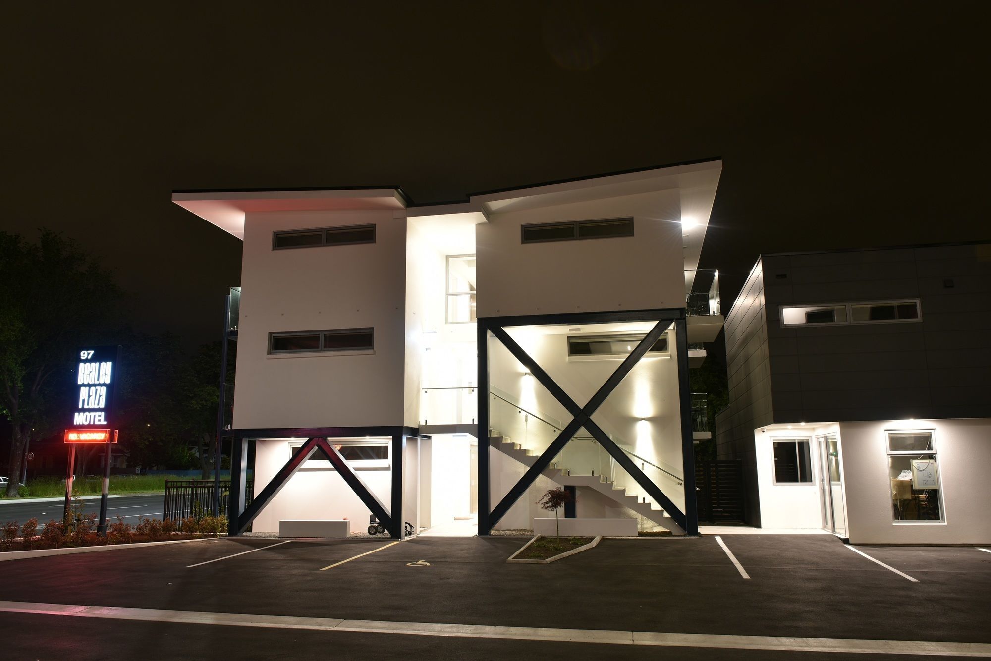 Bealey Plaza Motel Christchurch Luaran gambar The hotel at night